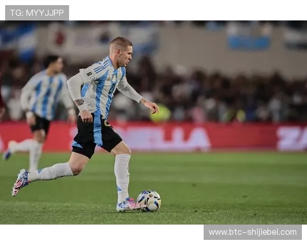 世界杯足球进球集锦：足球迷必看的经典进球集锦回顾与分析